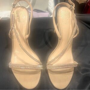 Vince Camuto Women’s Luanna Asymmetrical slingback heel Sandals Size 8.5 beige